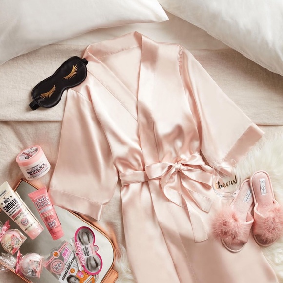 Maid of Honor Embroidered Satin Robe *BRAND NEW* - Picture 2 of 6